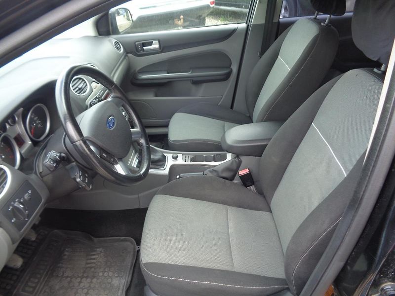 Ford Focus 1,6 - fotka 12 z 17