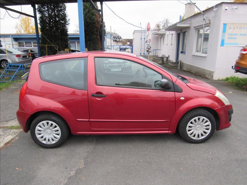 Citroën C2 1,1 i 44kW - fotka 8 z 25