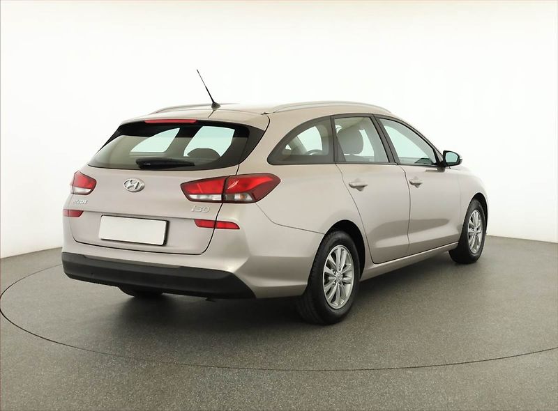 Hyundai i30 (2017) 1.6 CRDi, Serv.kniha, Tempomat - fotka 5 z 18