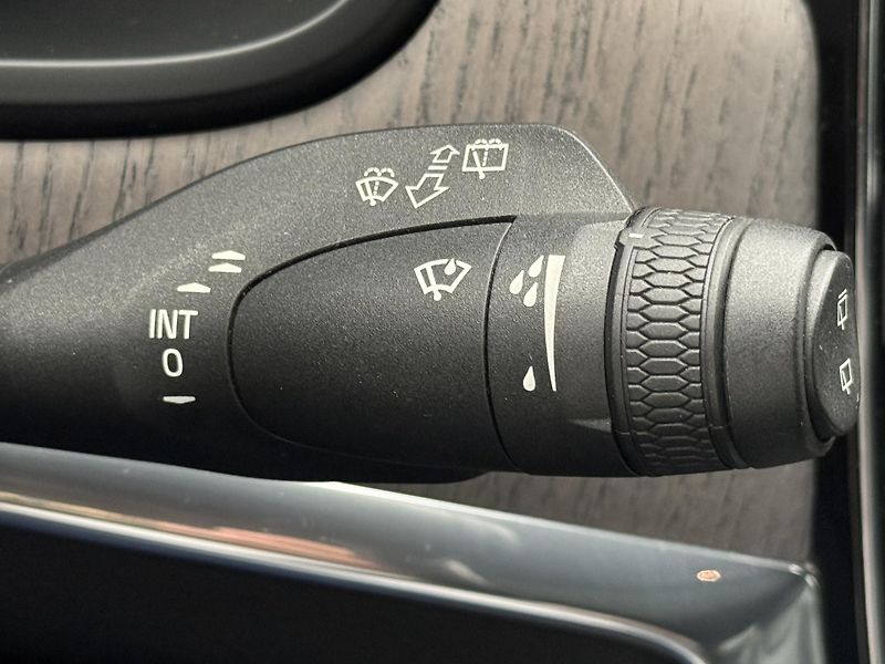 Volvo V90 CC D4 AWD PRO AUT - fotka 33 z 52