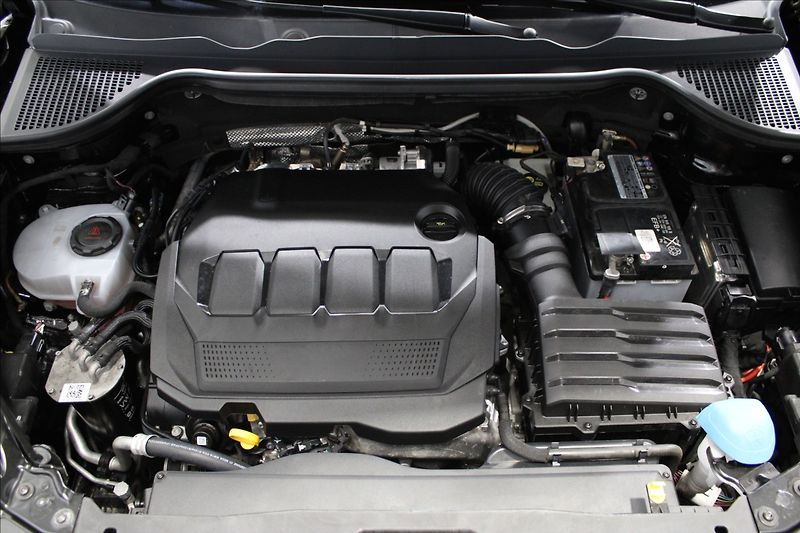 Škoda Karoq 2,0 TDI DSG style 1.maj, CZ - fotka 7 z 33