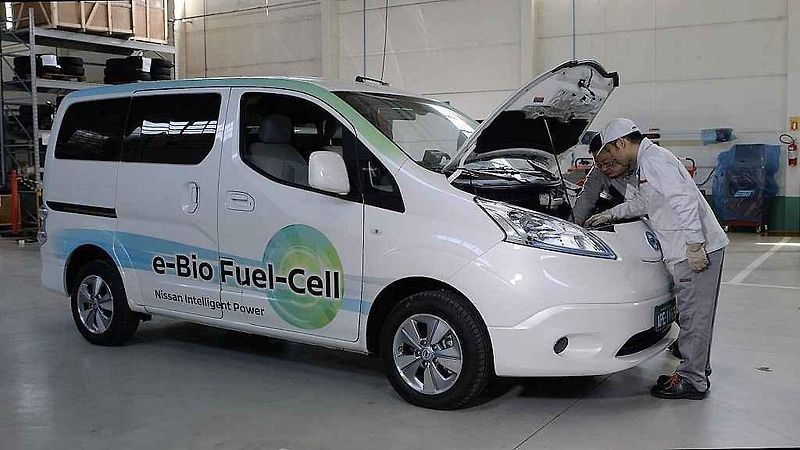 Nissan představil prototyp elektromobilu poháněného palivovým článkem na bioetanol.