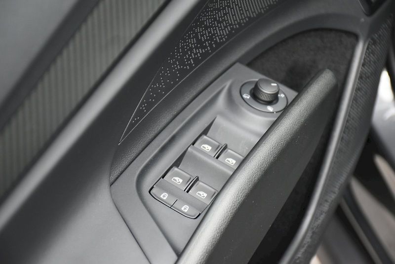 Škoda Elroq (2026) Sportline 85 - fotka 13 z 35