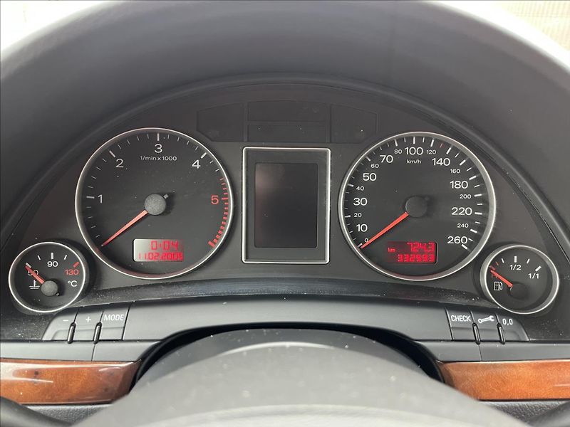 Audi A4 Avant 3,0 TDi 150KW 4x4 AUTOMA - fotka 19 z 31