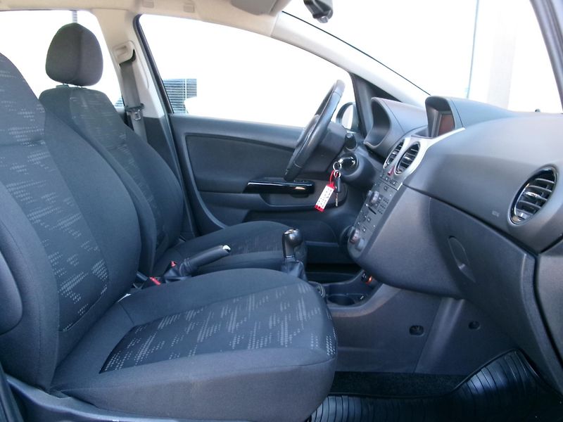 Opel Corsa (2013) 1,2 16V AC BT USB TEMP - fotka 29 z 41