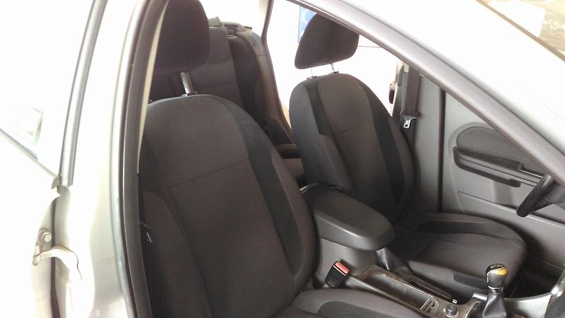 Ford Focus (2008) 1,6TDCI,80KW,XEN,ALU,NAVI,KLIM - fotka 18 z 34