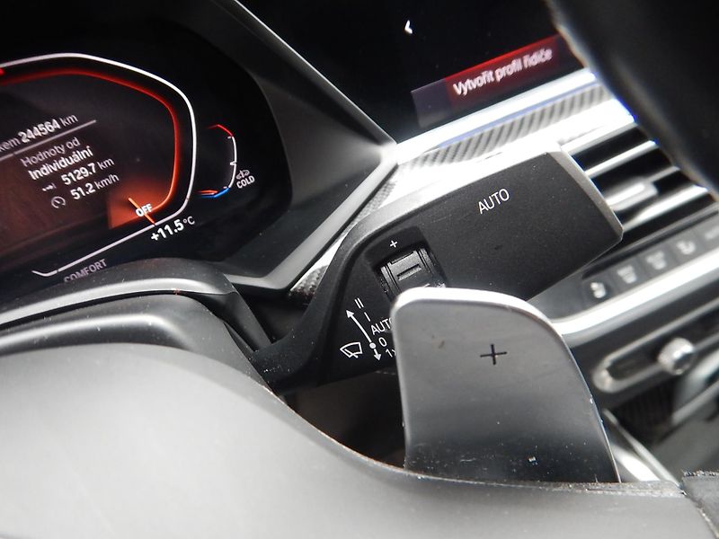 BMW X6 M50D - fotka 24 z 31