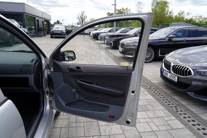 Škoda Fabia 1.0 MPI 50PS/ČR/136.000 km !!! - fotka 17 z 35