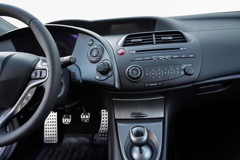 Honda Civic 1.4 i-Vtec ELEGANCE - fotka 18 z 21