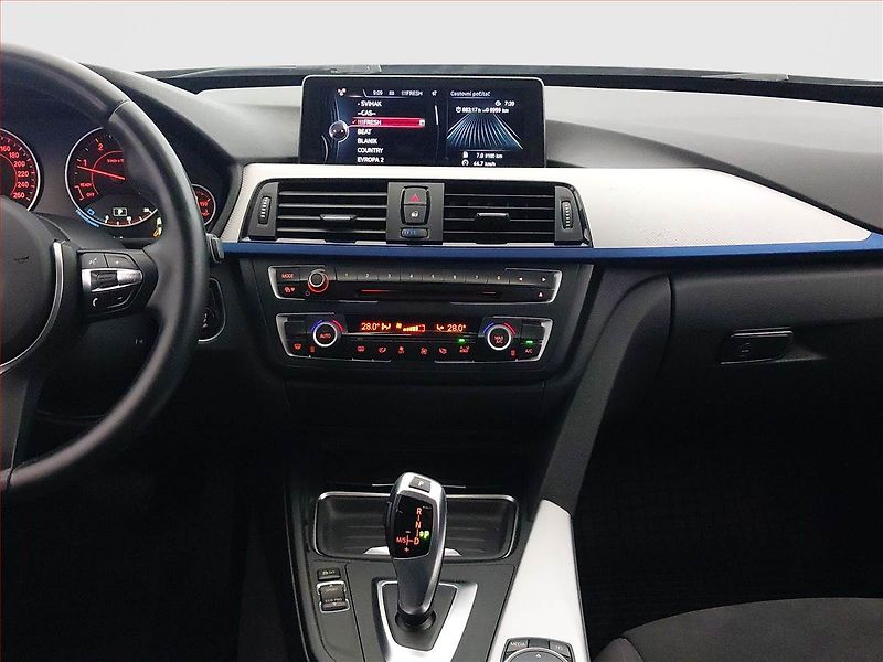 BMW Řada 3 (2015) 320d xDrive GT, 4X4, Automat - fotka 12 z 18
