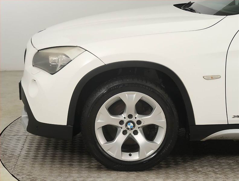 BMW X1 (2009) xDrive20d, 4X4, Xenony - fotka 14 z 19