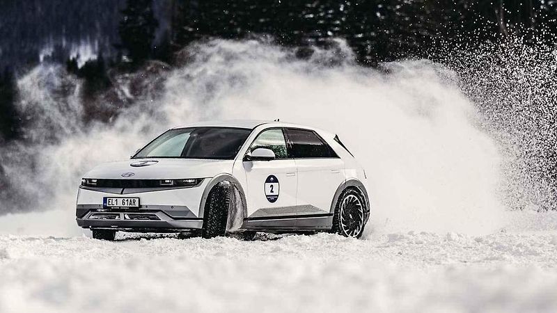 Testování vozů Hyundai s pohonem 4x4 na sněhu a ledu