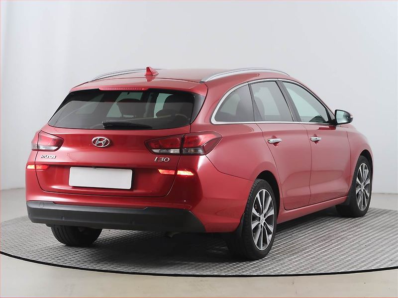 Hyundai i30 (2018) 1.4 T-GDI, Automat, Serv.kniha - fotka 5 z 18