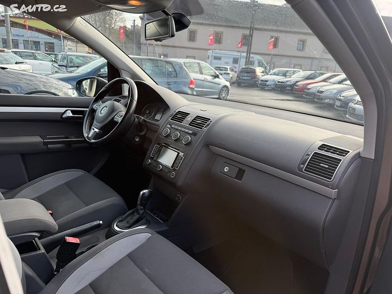 Volkswagen Touran 2.0 tdi, DSG - fotka 9 z 12