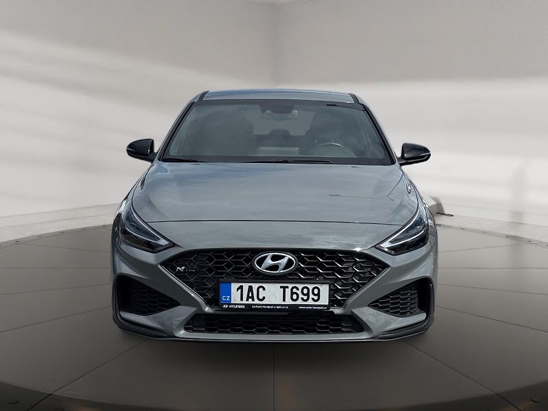 Hyundai i30 (2024) N LINE 1.5T-GDI 118kW CZ DPH - fotka 2 z 11