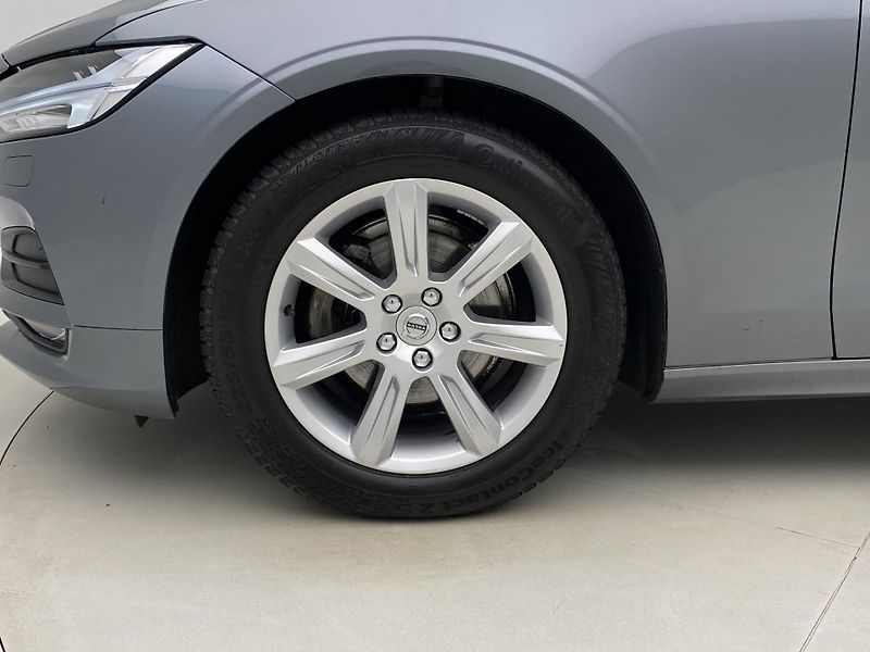 Volvo V90 D4 MOMENTUM AUT - fotka 35 z 48