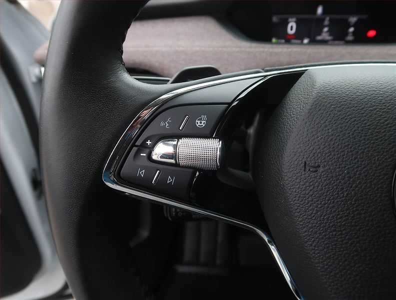 Škoda Enyaq (2021) Suite iV 60 (62 kWh), SoH 91% - fotka 16 z 23