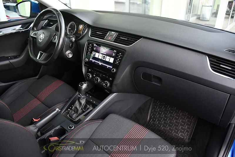 Škoda Octavia 1,6 TDI DSG STYLE & DYNAMIC - fotka 15 z 53