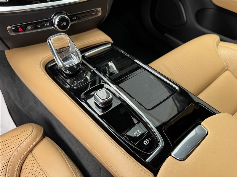 Volvo V60 2,0 T6 AWD Inscription DPH ČR - fotka 32 z 50