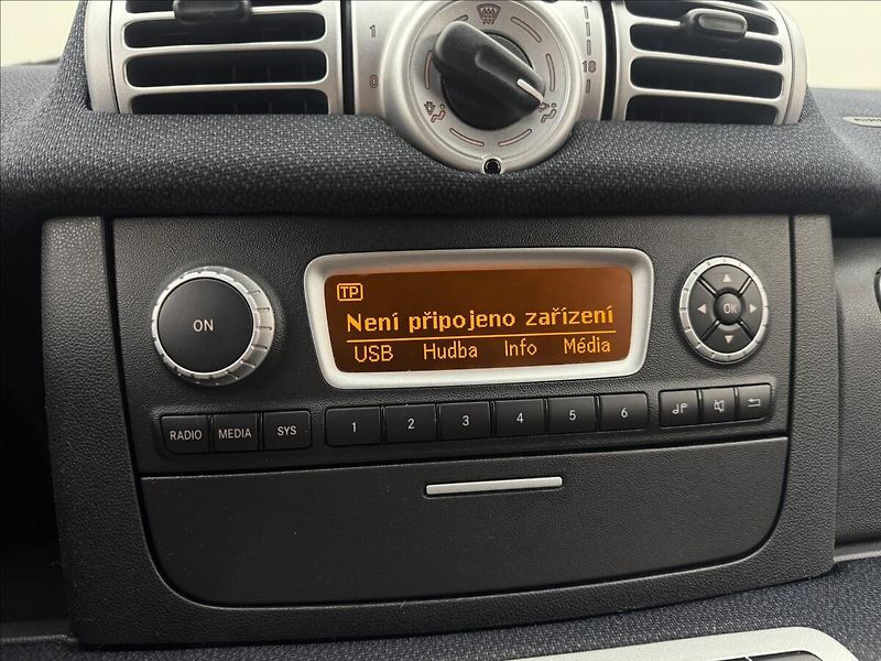 Smart Fortwo 1,0 AUTOMAT DPH NOVÁ STK ČR - fotka 12 z 28