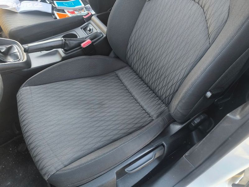 Seat Leon 2.0TDI 110KW,KRÁSNÝ,SERVISKA - fotka 20 z 31