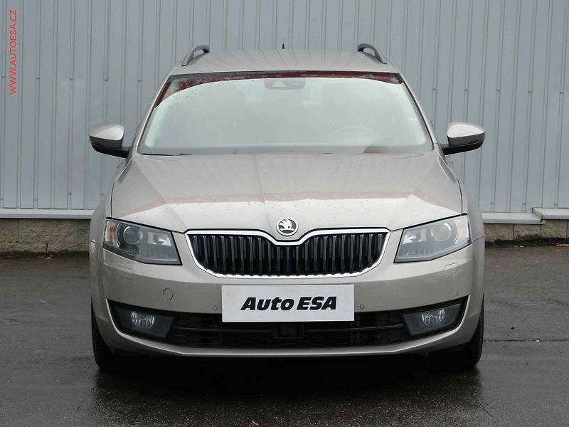 Škoda Octavia (2013) 2.0TDi, ČR, Ele, DSG, bixen - fotka 2 z 22