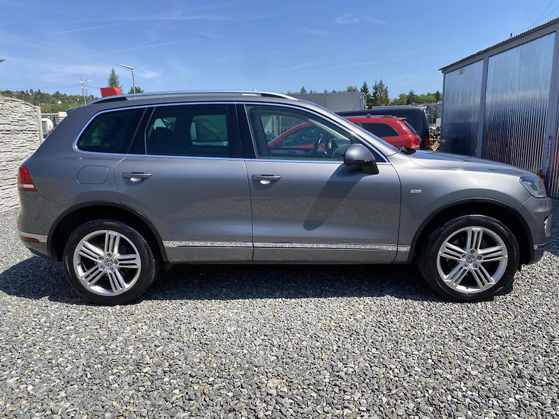 Volkswagen Touareg 3.0TDi 4x4 FL 2017 ELEGANCE 1A - fotka 10 z 176