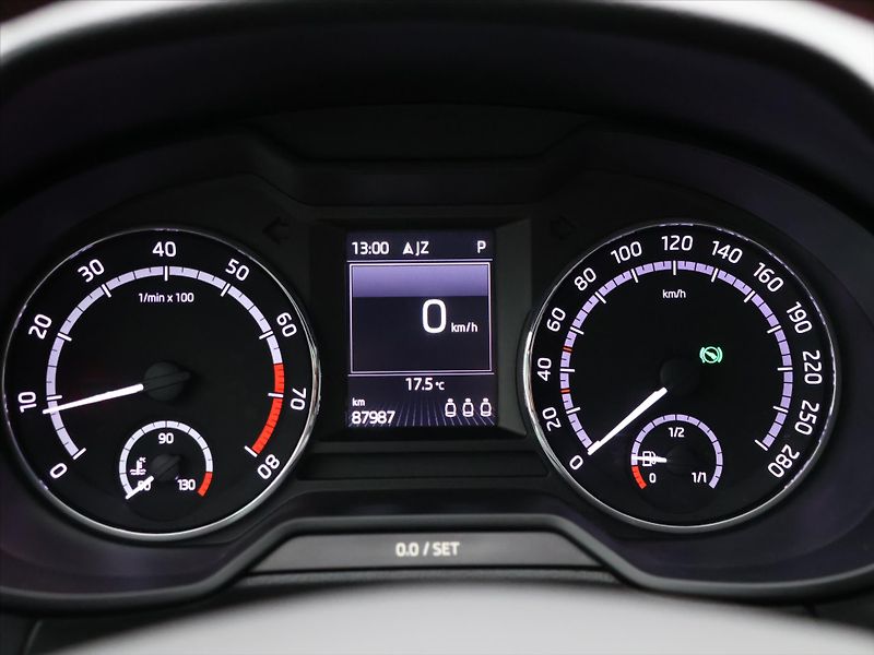Škoda Octavia 2,0 TSI DSG RS230 CZ Challenge - fotka 19 z 37