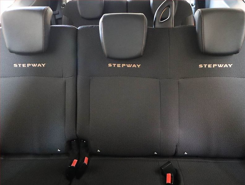 Dacia Lodgy (2017) Stepway 1.6 SCe, 7 míst, ČR - fotka 10 z 23