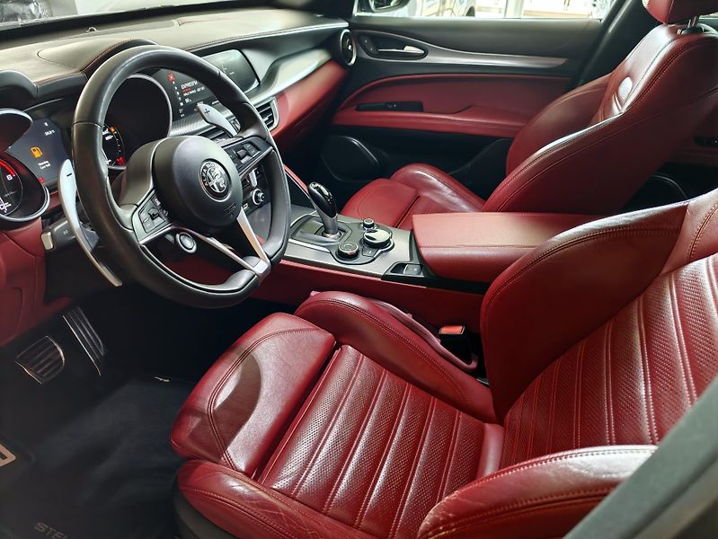 Alfa Romeo Stelvio 2,2d 154kW Q4 - fotka 8 z 38