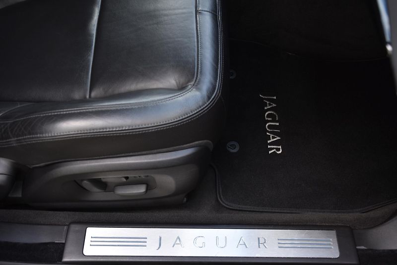 Jaguar XF 3.0 V6 S 202 kW A/T,XENON,NAVI - fotka 42 z 48