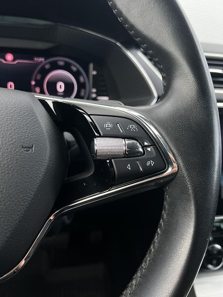 Škoda Superb 2.0TDI DSG ACC 1.Maj DPH TZ - fotka 12 z 24