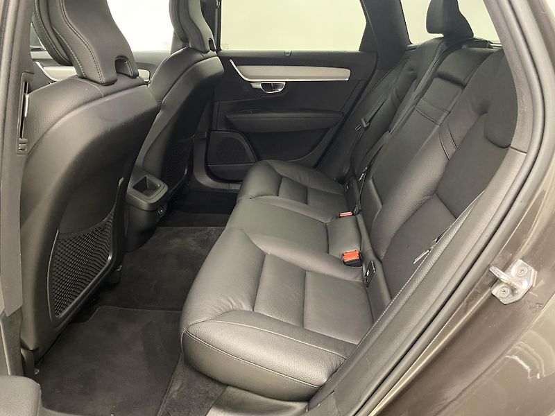 Volvo V90 B4 MOMENTUM AUT REZERVACE - fotka 5 z 48