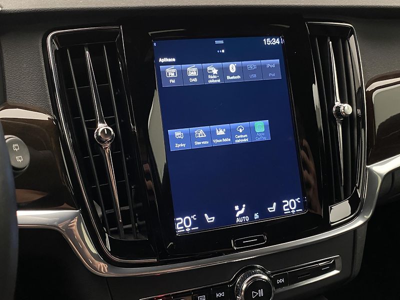 Volvo V90 D4 MOMENTUM AUT - fotka 33 z 39