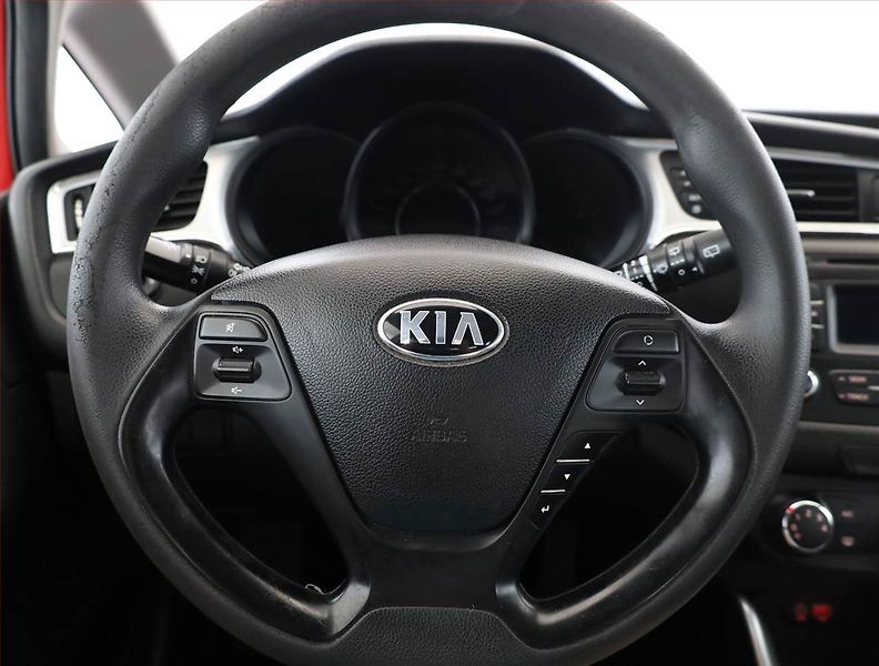 Kia Ceed (2016) 1.4 CRDi, Serv.kniha, po STK - fotka 8 z 15