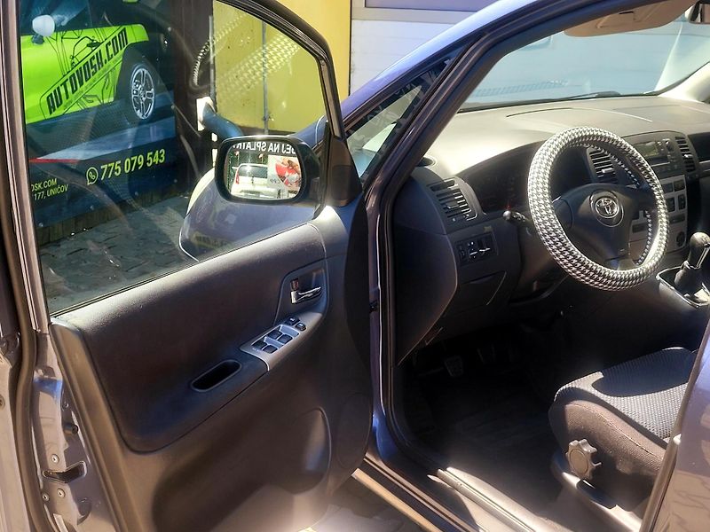 Toyota Corolla Verso 2,0 D-4d AUT.KLIMATIZACE - fotka 30 z 43