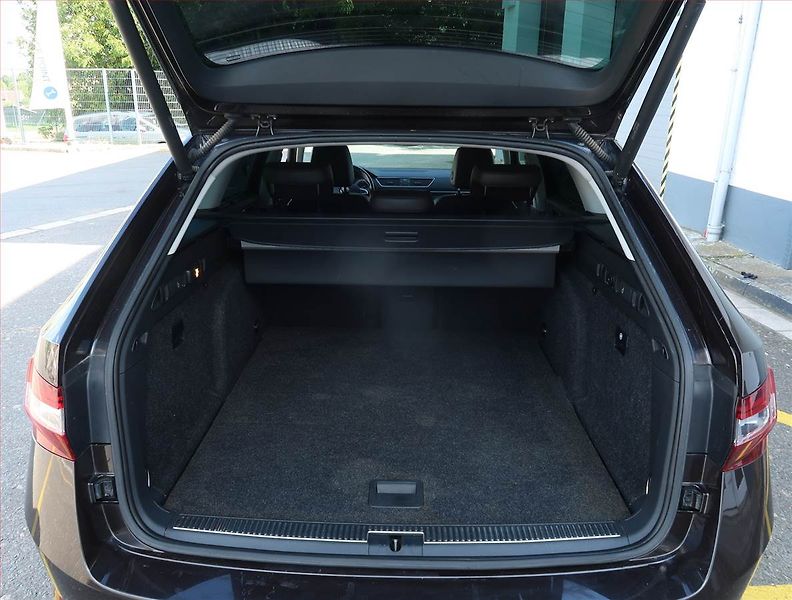 Škoda Superb (2016) Laurin&Klement 2.0 TDI - fotka 14 z 28