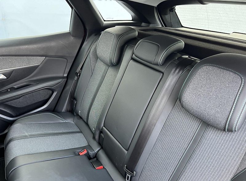 Peugeot 3008 (2021) 1.2PT 96kW! ALLURE! Tažné! ČR! - fotka 18 z 41