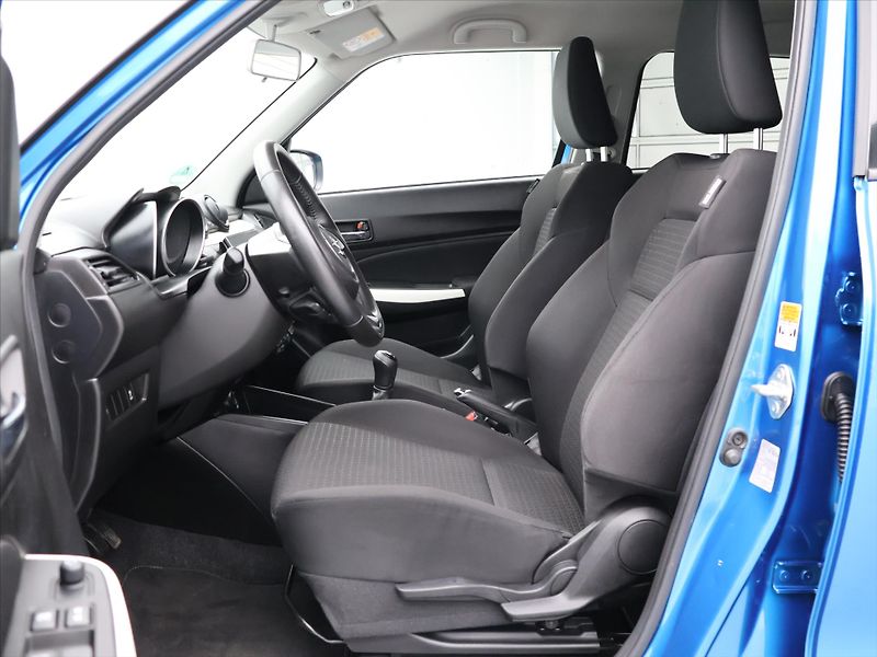 Suzuki Swift 1,2 DualJet 66kW Comfort 1.Maj - fotka 11 z 31