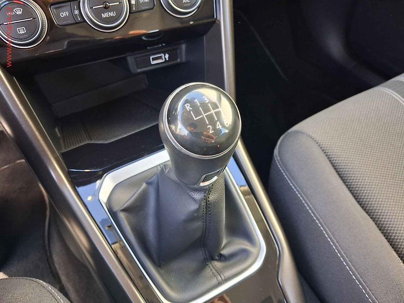 Volkswagen T-Roc (2019) 1.5 TSi, 1.maj,ČR - fotka 16 z 18