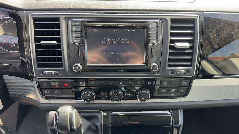 Volkswagen Multivan (2016) - fotka 11 z 13