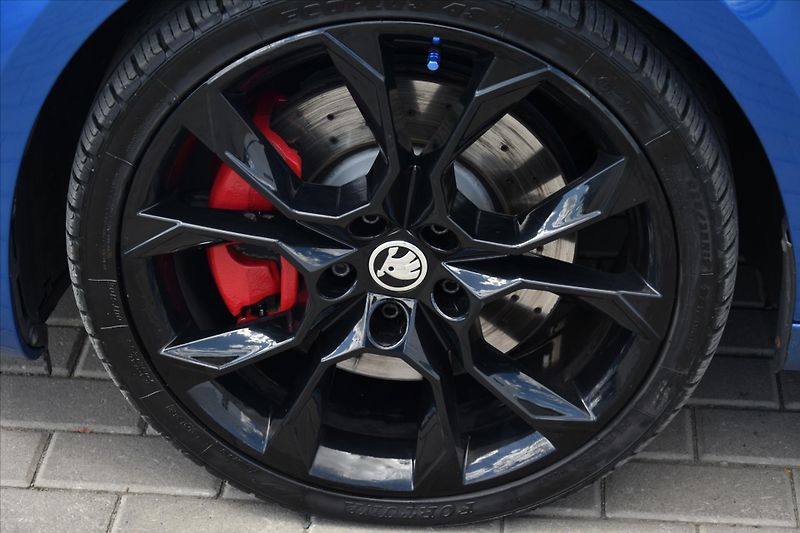 Škoda Octavia RS 2.0TSI 180kW NAVI ACC - fotka 9 z 27