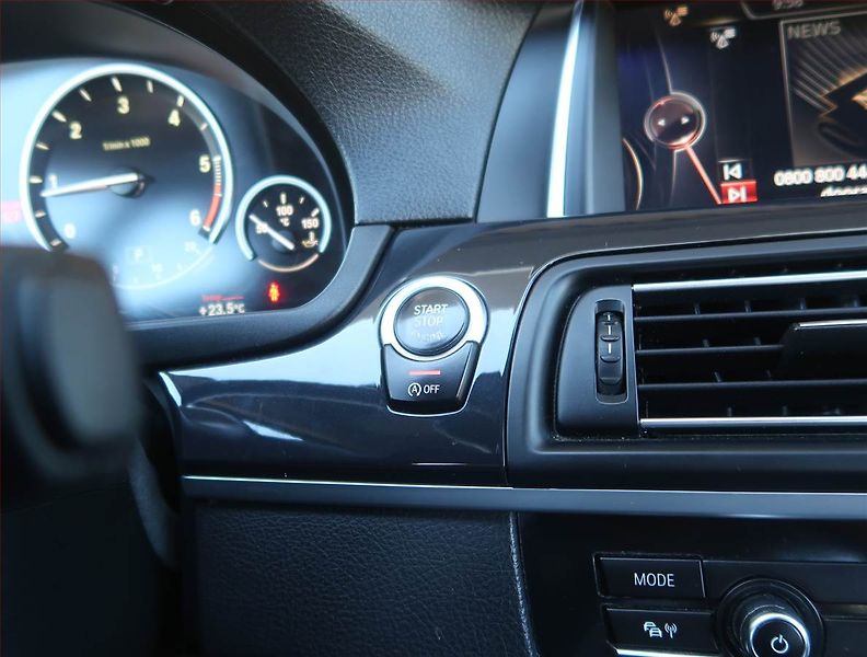 BMW Řada 5 (2016) 520d xDrive, 4X4, Automat - fotka 19 z 20