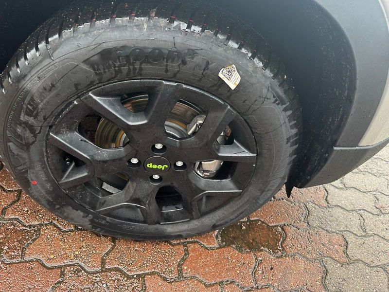 Jeep Avenger 4xe Upland 1.2 Turbo e-Hybrid - fotka 6 z 12