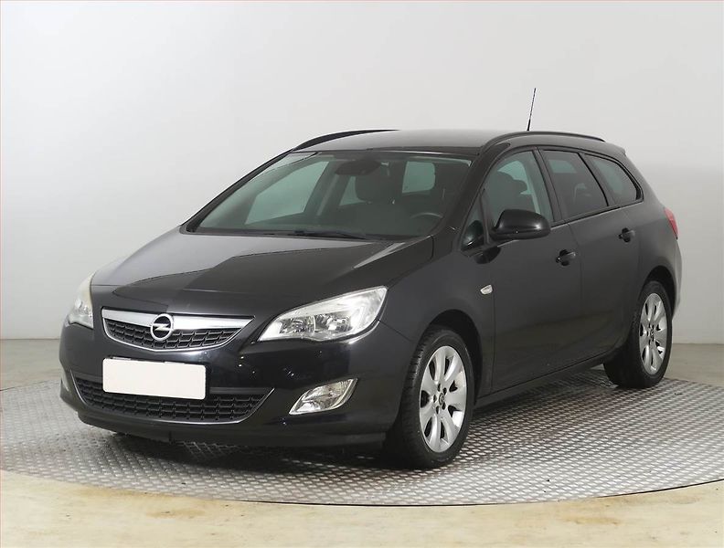 Opel Astra (2011) 1.4 T, Tempomat, Park. senzory - fotka 2 z 18