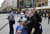 Historická kolona vozidel projela v sobotu odpoledne brněnským náměstím Svobody.
