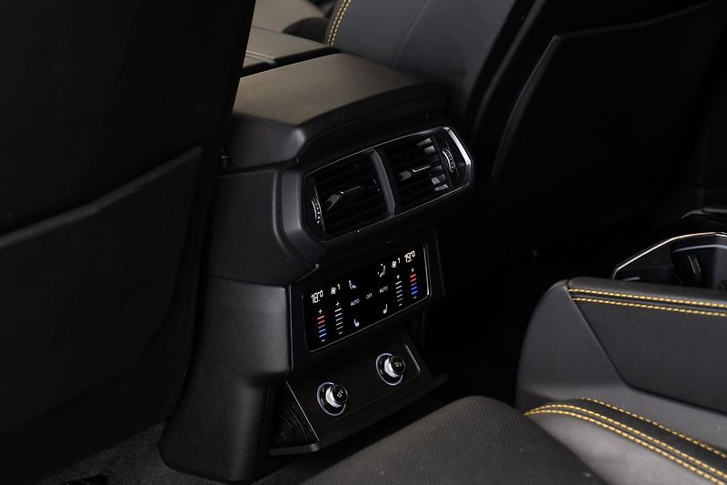 Lamborghini Urus 23/B&O 3D/Pano/Full ADAS/DAB+ - fotka 11 z 24