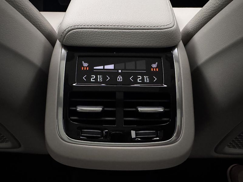 Volvo XC60 B5 AWD INSCRIPTION AUT  - fotka 33 z 56