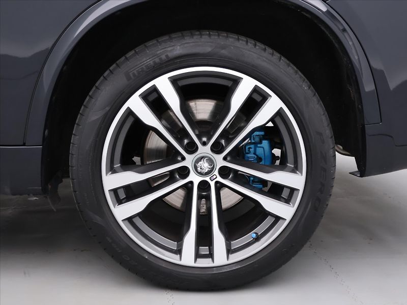 BMW X5 3.0 M50d 280kW xDrive - fotka 38 z 45