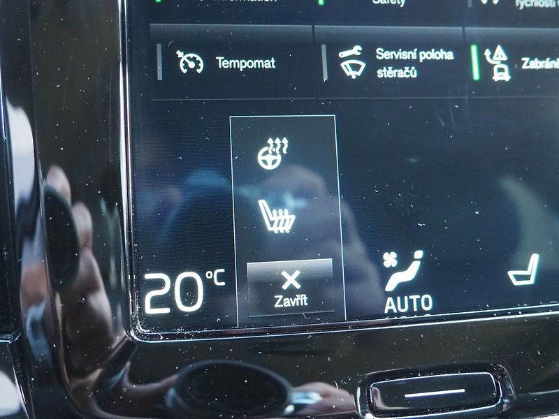 Volvo V90 (2018) D5, 173 kW, AWD, AT - fotka 33 z 46
